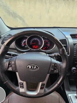 Kia Sorento R 3 (2 Phase 1) LIMITED (vrai)/ 4X4 / 5 places / 2011