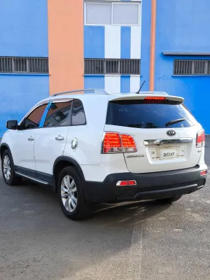 Kia Sorento 3 - 4/4 - 2011 - 7 places - Blanc origine