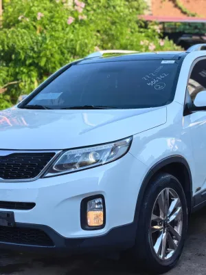 KIA SORENTO 4X4 FULL OPTION- 2014