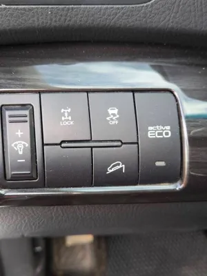 Kia Sorento 3 - 4/4 - 2011 - 7 places - Blanc origine