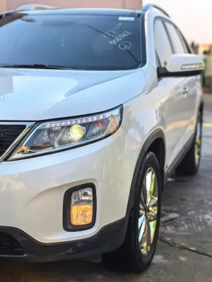 KIA SORENTO 4X4 FULL OPTION- 2014