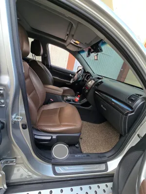 Kia Sorento R 3 (2 Phase 1) LIMITED (vrai)/ 4X4 / 5 places / 2011