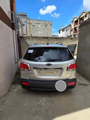 Kia Sorento R 3 (2 Phase 1) LIMITED (vrai)/ 4X4 / 5 places / 2011