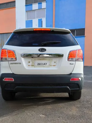 Kia Sorento 3 - 4/4 - 2011 - 7 places - Blanc origine